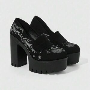 ROMWE Embroidered Black Platform Heels